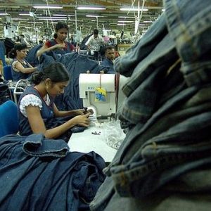 牛仔服加工企業(yè)哪里廠家多？牛仔服裝加工廠怎么選